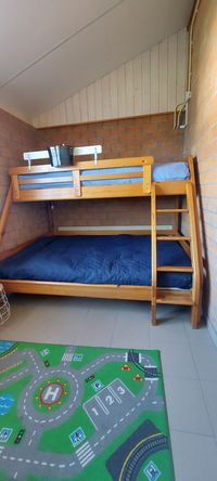 Schlafzimmer 2 Hochbett (unten 140x200)